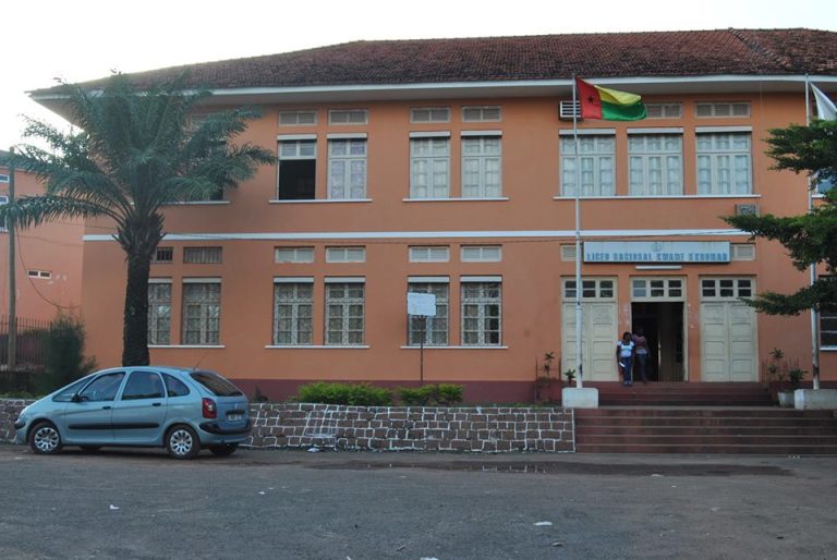 Guiné-Bissau: Ministério da Educação Revoga Aumento de Propinas na ESE e Estabelece Novas Condições de Pagamento