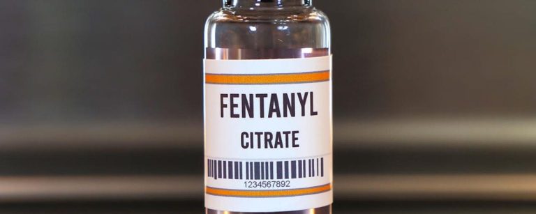 China Responde a Críticas dos EUA e Defende Suas Ações no Combate ao Fentanil em Novo Livro Branco